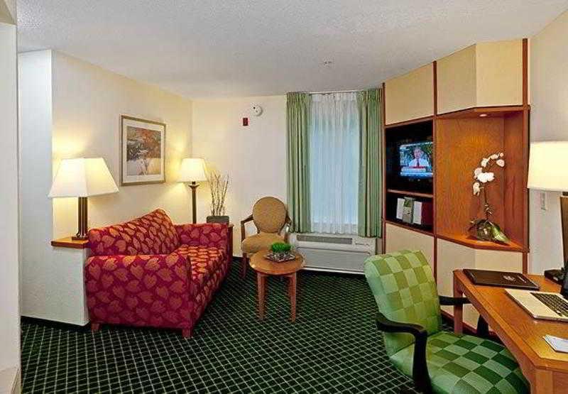 Fairfield Inn & Suites By Marriott Brunswick Freeport Room photo