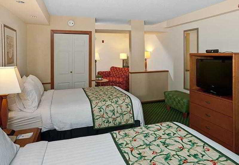 Fairfield Inn & Suites By Marriott Brunswick Freeport Room photo