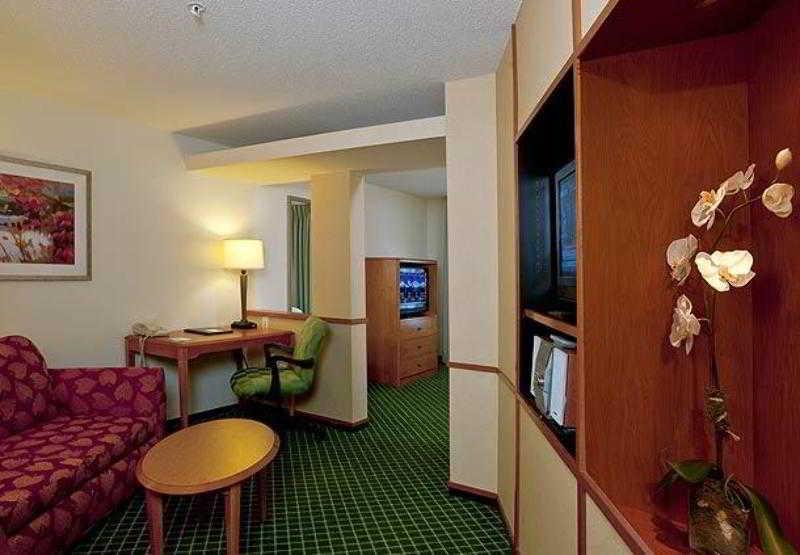 Fairfield Inn & Suites By Marriott Brunswick Freeport Room photo