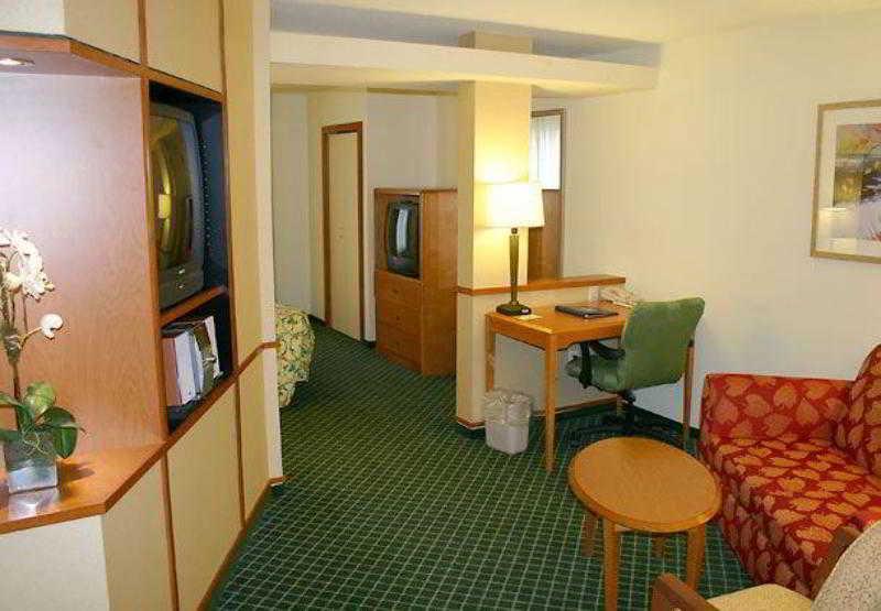 Fairfield Inn & Suites By Marriott Brunswick Freeport Room photo